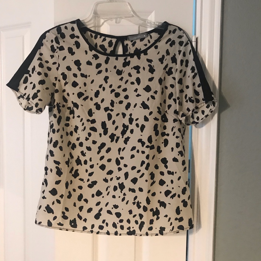 Snow leopard short sleeve top